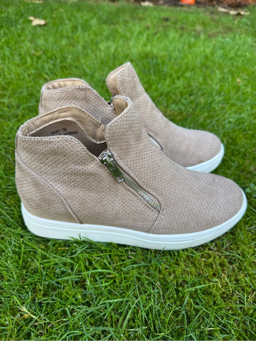 Women's Size 7 Wedge Sneaker with Side Zip | EUC | Taupe | Casual